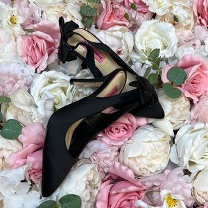 Black Betsey Johnson Bow Back Kitten Heels Size 6